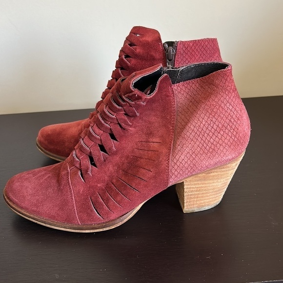 Free People Loveland Red Suede Booties Boots Size 38 - Picture 10 of 14